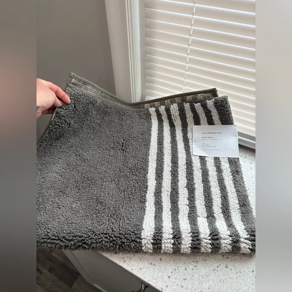 NWT Liz Claiborne Grey and White Striped Bath Mat